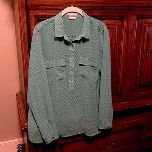 VanHeusen studio green w/white flecks blouse. Used like new polyester size large